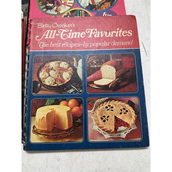 Vintage Betty Crocker Spiral Cookbook lot - Picture 4 of 10